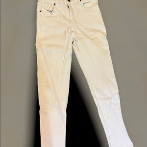 White skinny denim pant